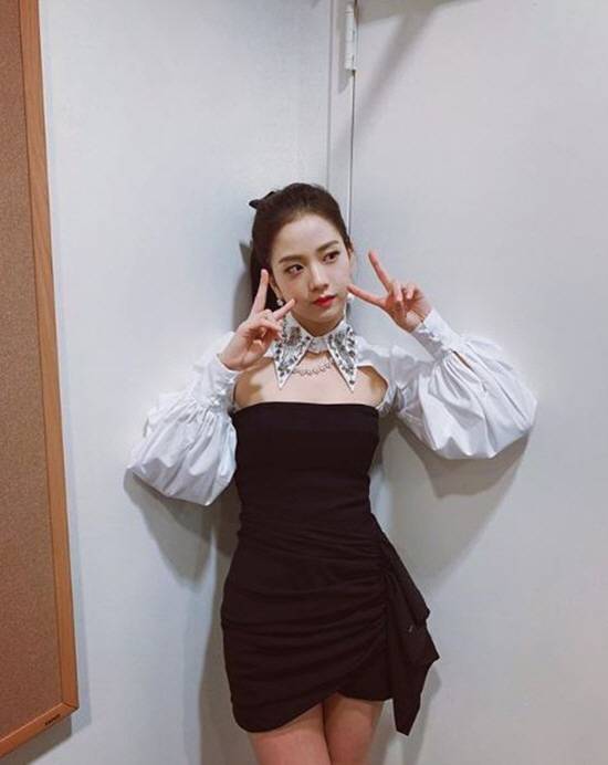 ‘블랙핑크 지수’ 몸매 대박! 짧은 치마 입고 섹시함 가득 풍겨, 이 겨울에 파격 노출