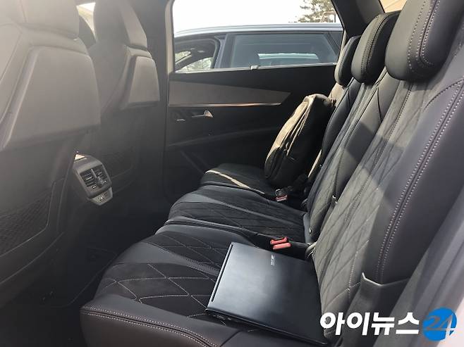 2019년형 푸조 5008 SUV 내부. [한상연 기자]