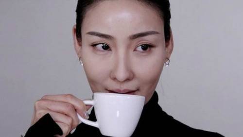 대중적인 인기를 끌고 있는 뷰티 크리에이터 이사배. 이사배 인스타그램 캡처