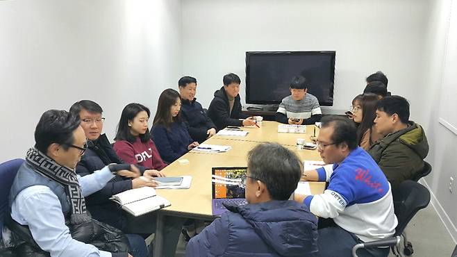 매주 월요일 오전 진행하는 위키박스 전체 회의 모습