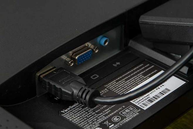 HDMI, VGA 등의 단자를 갖췄다