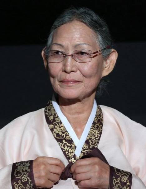 중요무형문화재 서해안 풍어제 배연신굿과 대동굿 예능보유자인 김금화 만신이 23일 오전 노환으로 별세했다(사진=연합뉴스).