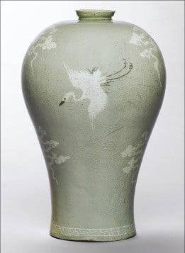 ‘청자 흑백상감 운학문 매병’