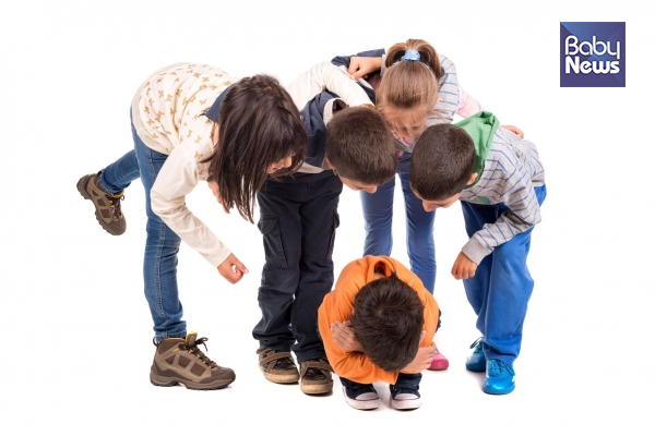 아이가 따돌림을 당하고 있다는 시그널이 느껴지면 신속하게 대응하라. ⓒ베이비뉴스