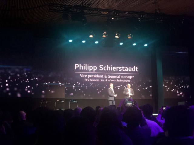 필립 쉬퍼스타트(Philipp Schifferstadt) 인피니언 센서부문 기술 부사장이 LG G8에 적용된 Z 카메라에 적용된 대해 설명하고 있다. (사진=지디넷코리아)