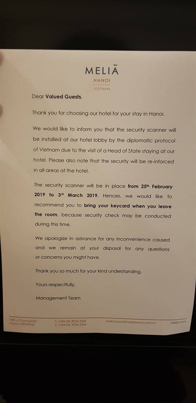 [저작권 한국일보] 김정은 북한 국무위원장이 베트남 하노이에 도착하기 하루 전날인 25일(현지시간) 북측 선발대 숙소인 멜리아 호텔 객실에 배포된 안내문. 하노이=김정원 기자