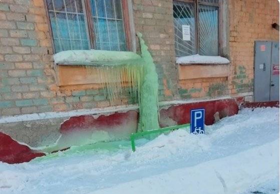 주민들은 인근 크롬 공장에서 배출된 오염물질을 원인으로 추정 중이다. [트위터 캡처]