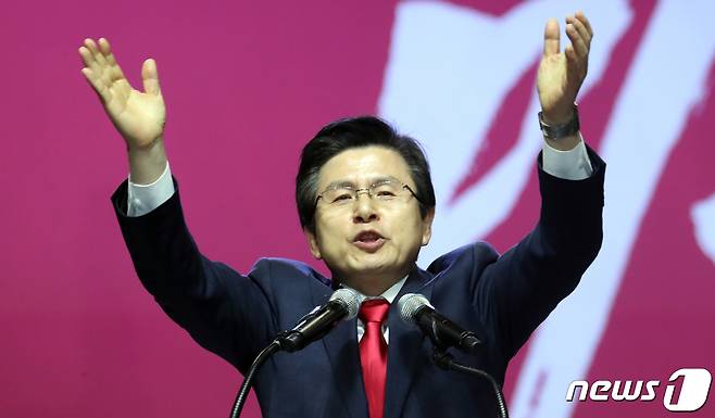 황교안 자유한국당 대표 후보가 27일 경기도 고양시 일산 킨텍스에서 열린 제3차 전당대회에서 당대표로 당선, 수락연설을 하고 있다. 2019.2.27/뉴스1 © News1 김명섭 기자
