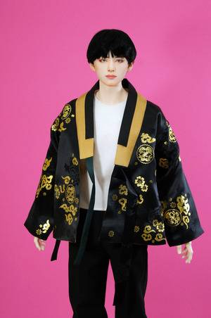 인형 리페인팅 작가 김태기씨가 만든 방탄소년단의 뷔. 사진 김태기 제공