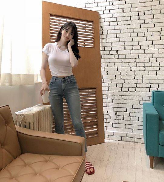 ▲ '청바지에 흰 티만 입어도 우월해'