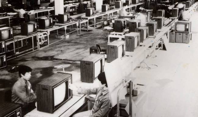 1958년 설립된 금성사 공장 내부. [동아DB]