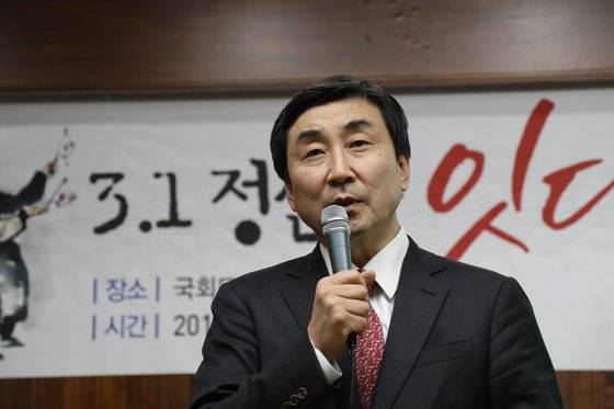 이종걸 더불어민주당 의원이 27일 국회도서관에서 열린 '3.1정신을 잇다' 토론회에서 인사말을 하고있다. [사진 이종걸 의원실]