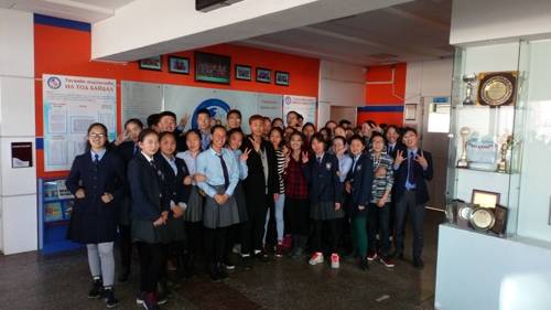 몽골 울란바토르에서 케이팝 수업을 진행한 노승찬씨와 몽골 학생들 [세종학당재단 제공]