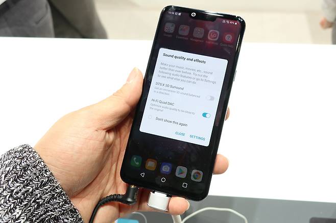 새로운 G와 V 시리즈 모두 메리디안과 협업해 소리를 조율했고, DTS:X 음장 기술을 도입해 생생한 느낌을 전달한다.