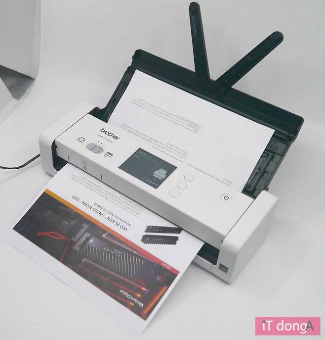 한 번에 자동으로 양면 스켄이 가능하다