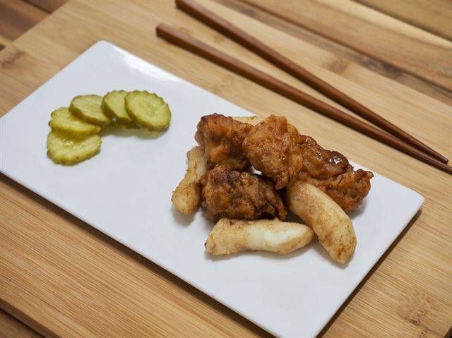 오이 피클은 치킨을 먹을 때 절인 무 대용으로도 좋다. 게티이미지뱅크