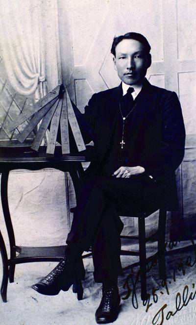 조소앙이 1920년 유럽 시찰 중 영국을 방문했을 때 찍은 사진. 조소앙은 우리 전통 사상에 중국의 삼민주의를 더하고 유럽에서 접한 사회주의 등 서구 사상을 융합해 독창적인 삼균주의를 창안했다. 독립기념관 제공