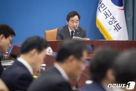 이낙연 국무총리가 지난 14일 서울 종로구 정부서울청사에서 열린 국정현안점검조정회의에서 모두발언을 하고 있다. /사진=뉴스1