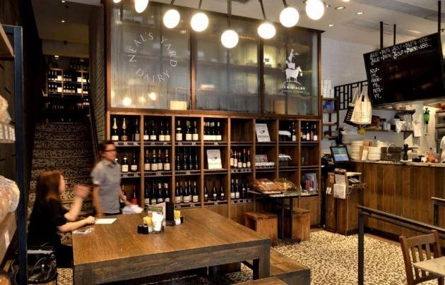 편안한 분위기가 돋보이는 카페 인테리어. asia-bars