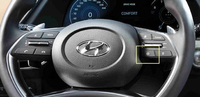 신형 쏘나타는 다른 현대기아차와 달리 버튼 하나로 차로유지보조 기능을 쓸 수 있다. (사진=현대차 이미지 캡처)