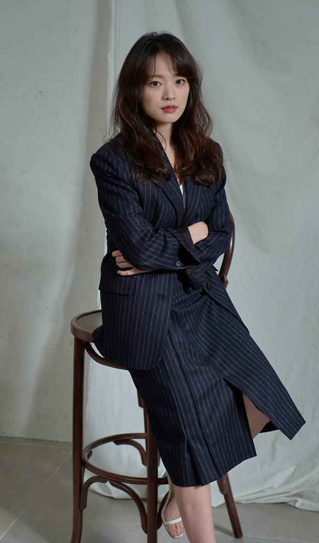 배우 천우희는 “현장에서는 캐릭터를 연기해도, 개인 천우희로 돌아가면 감상에 빠지거나 그러지 않았는데, <우상>을 촬영하면서는 이것이 쉽지 않았다”고 말했다. CCV아트하우스 제공