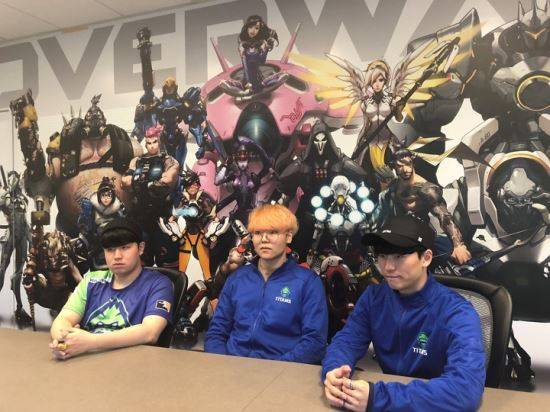 19일 서울 강남구 삼성동 블리자드 엔터테인먼트 코리아 본사에서 한국 취재진과 밴쿠버 선수단 간 화상 인터뷰가 진행됐다. 왼쪽부터 ‘트와일라잇’ 이주석, ‘서민수’, 권양원 코치. 블리자드 엔터테인먼트 코리아 제공