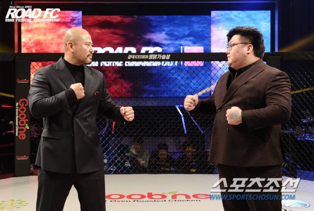 배우 금광산과 '전직 야쿠자' 파이터 김재훈이 서로 마주보고 있다. 사진제공=로드FC