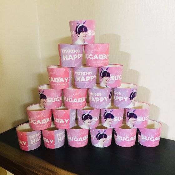 김나연 학생기자가 카페에서 음료 구매 후 받은 BTS 컵홀더다. 그는 멤버별로 여러 디자인 컵홀더 여러 개를 받고자 카페에 수차례 방문했다.