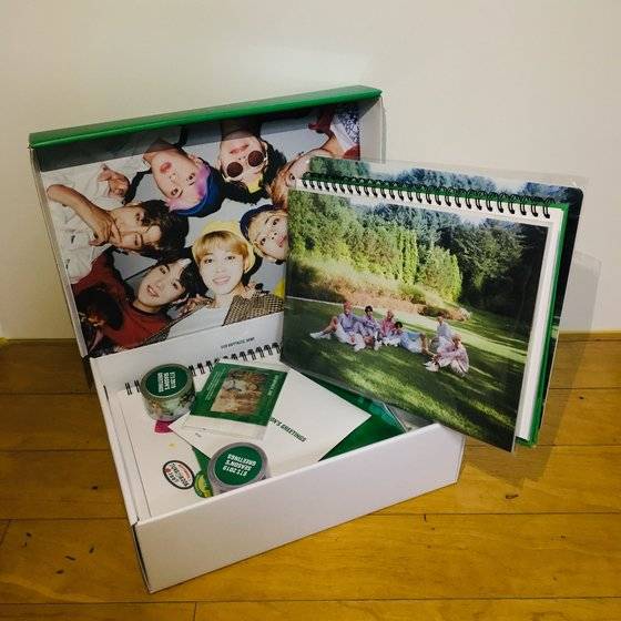 김나연 학생모델이 갖고 있는 방탄소년단(BTS) 굿즈다.