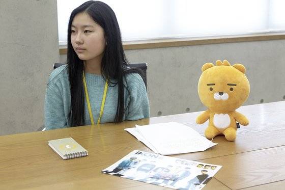 진효원 학생모델은 카카오프렌즈 라이언을 좋아한다. 그는 관련 굿즈를 필요하면 한두 개 사는 것쯤은 괜찮다고 생각한다.