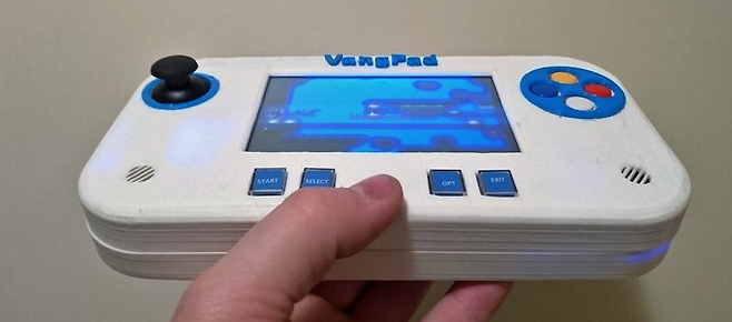 (다양한 게임기들이 만들어지고 있음을 알 수 있다)