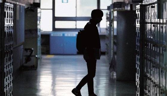 전문가들은 청년들을 품을 수 있는 실질적이고도 구체적인 사회 보호 장치들이 마련돼야 한다고 진단한다.