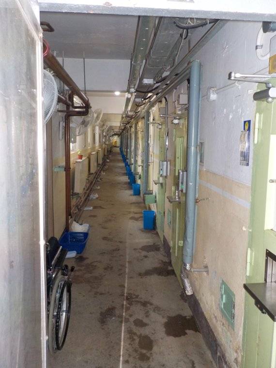 안양교도소 수용동 복도/사진=안양교도소 제공