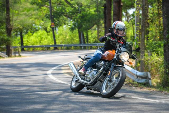 이 사진이 탄생할 수 있도록 도와주신 수많은 로얄엔필드 임직원 분들께 큰절 올립니다. 큰절을 너무 남발하는 것 같긴 하지만요. /사진제공=로얄엔필드