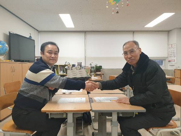 김종희 교수와 한상운 지구촌학교장.