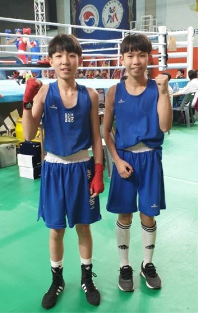왼쪽 밴디지를 한 선수가 형 조일신, 오른쪽 동생 월신. [사진=대한복싱협회]