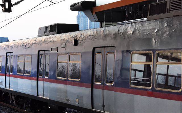 지난달 29일 서울교통공사 소속 345호 편성이 경기 고양시 3호선 대곡역을 빠져나가고 있다.