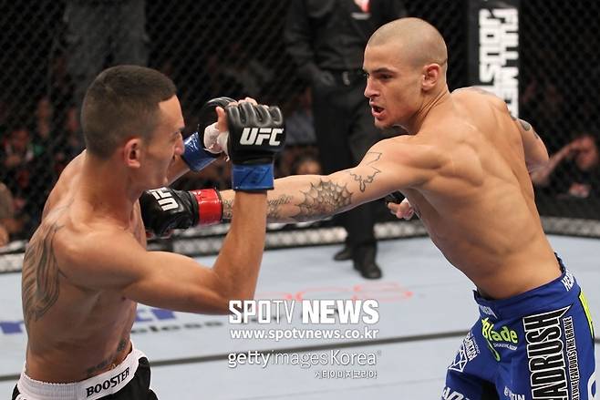 ▲ 맥스 할로웨이(왼쪽)와 더스틴 포이리에는 2012년 2월 UFC 143에서 주먹을 맞댄 적이 있다.