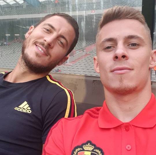 토르강 아자르 형 에당과 함께. 토르강 아자르 인스타그램