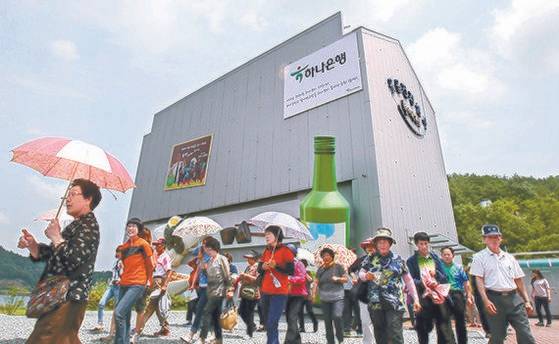 2013년 ‘코미디철가방극장’. 재밌다는 소문이 나면서 외지인 발길이 이어졌다. [중앙포토]