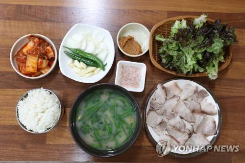 밀양 단골집 돼지국밥 정식 [사진/성연재 기자]