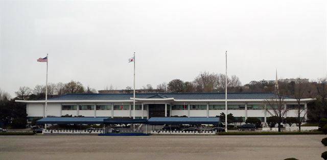 9일 서울 용산 주한미군기지내의 한미연합사령부. 이곳은 한·미 부대의 작전통제를 위한 조직으로, 사용하고 있는 건물은 1970년대 한국 근대 건축양식의 특징을 잘 보여주고 있어 중요도가 높은 건축물이다.  연합뉴스