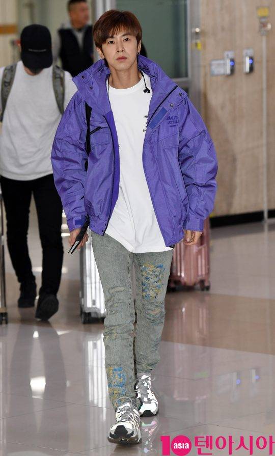 그룹 동방신기(유노윤호,최강창민) 유노윤호가 11일 오후 일본 팬미팅을 마치고 김포국제공항을 통해 입국하고 있다.