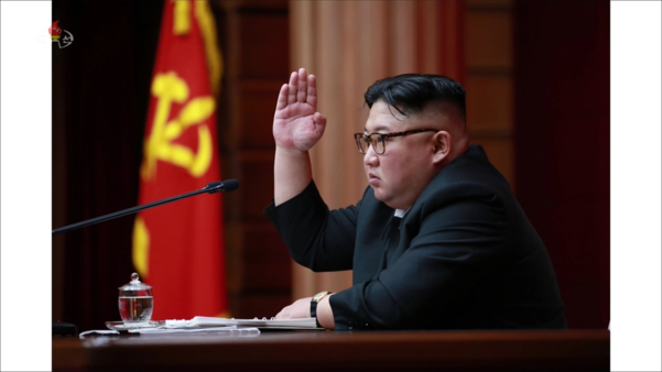 북한이 10일 노동당 중앙위원회 제7기 제4차 전원회의를 개최했다. 사진은 조선중앙TV가 11일 공개한 김정은 국무위원장의 모습./연합뉴스