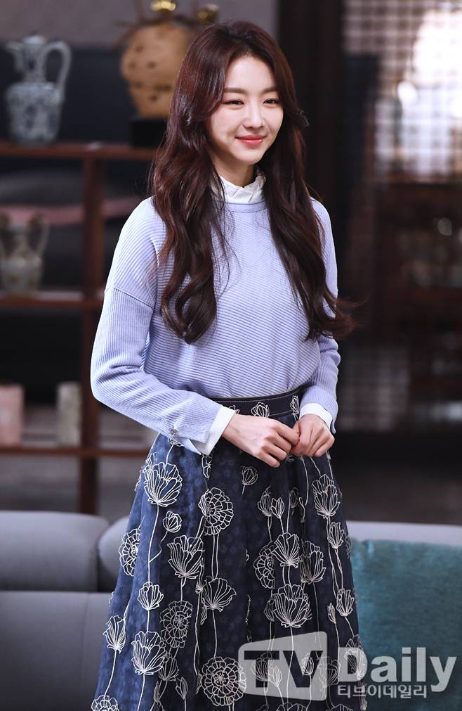 장희진, 훈남 사업가와 열애? 소속사 묵묵부답