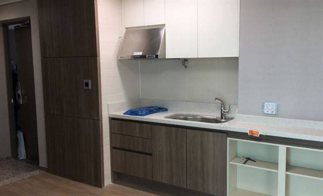 서울 성동구 금호동에 위치한 세대분리형 아파트 원룸. 따로 분리된 현관과 주방, 욕실 등으로 구성됐다. 뉴욕파크힐스 공인중개사무소 제공