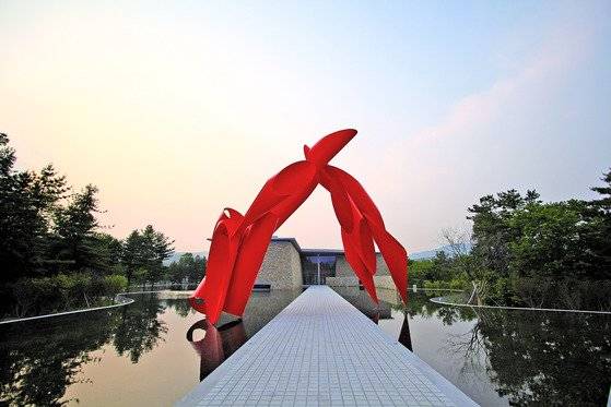 워터 가든. 주변 풍경이 물에 비쳐 더 그윽한 곳이다. [사진 뮤지엄 산]