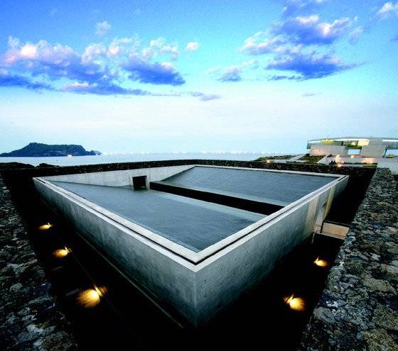 땅속에 숨은 듯 독특한 외형의 유민미술관(지니어스 로사이). [사진 휘닉스아일랜드]