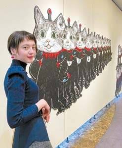 일본 세타가야 문학 뮤지엄에서 포즈를 취하는 아마시 다마미(@tamachan_930).