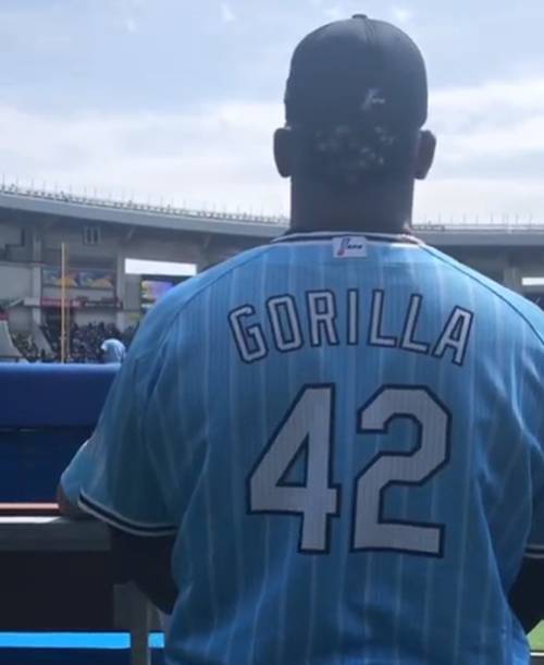 일본 프로야구 지바롯데 소속 케니스 바르가스(사진)가 21일 홈경기 때 이름 대신 별명이 새겨진 특별유니폼을 입었다. 바르가스는 애칭 고릴라를 택했다. 사진=지바롯데 구단 인스타그램 캡처